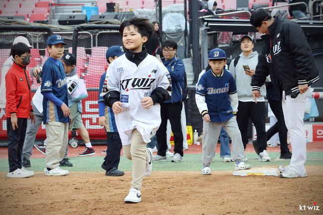 KT 위즈 제공