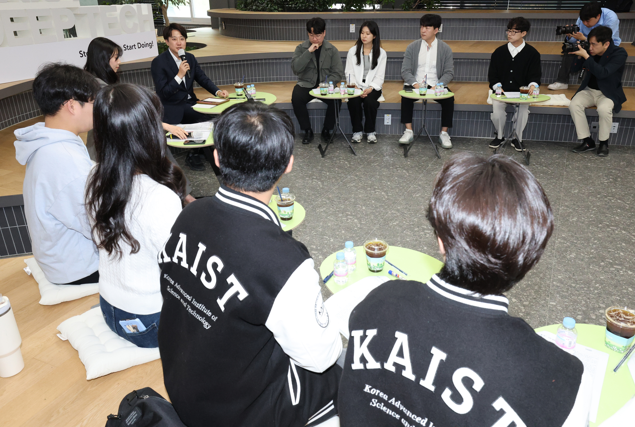이준석 후보가 간담회에서 발언하고 있다. 뉴스1