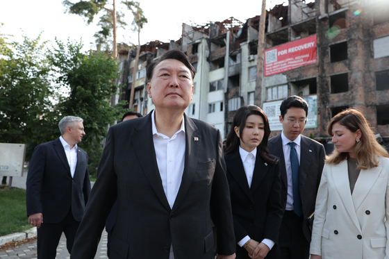 윤석열 당시 대통령과 김건희 여사가 2023년 5월 15일(현지시간) 우크라이나를 전격 방문했다. 이보다 이틀전 김 여사 계좌관리인으로 알려진 이종호 전 블랙펄인베스트먼트 대표는 "삼부 체크"라는 메시지를 남겼다.대통령실 제공