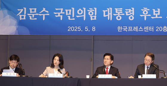 김문수 국민의힘 대선 후보가 8일 오전 서울 중구 프레스센터에서 열린 대통령 후보 초청 관훈클럽 토론회에서 기조연설을 하고 있다. 임현동 기자