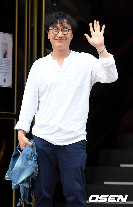 [OSEN=곽영래 기자] 29일 오후 서울 강남구 청담동의 한 음식점에서 KBS2 '우리가 만난 기적' 종방연이 열렸다.배우 박성근이 종방연 장소로 이동하고 있다./sunday@osen.co.kr