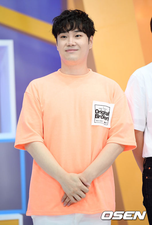 [OSEN=곽영래 기자] 20일 오후 서울 상암동 tbs 오픈스튜디오에서 tbs '팩트인스타' 녹화가 진행됐다.녹화 현장공개 행사에서 유재환이 포즈를 취하고 있다. /youngrae@osen.co.kr