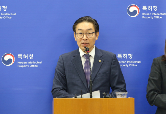 브리핑하는 김완기 특허청장. 연합뉴스