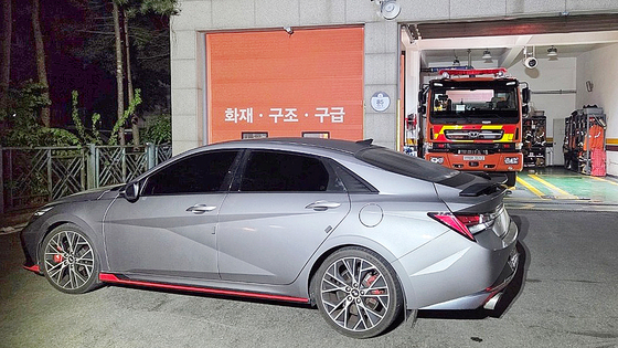 119안전센터 앞 가로막은 승용차. 연합뉴스