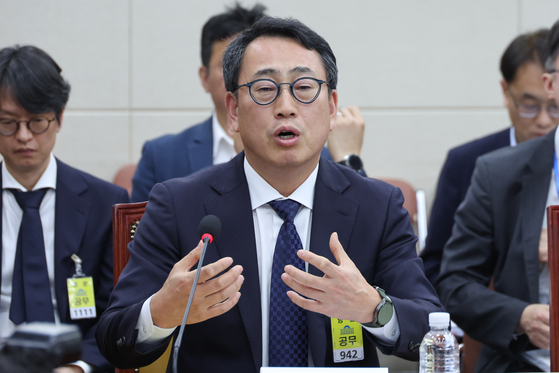 (서울=뉴스1) 안은나 기자 = 유영상 SK텔레콤 대표이사가 8일 오후 서울 여의도 국회 과학기술정보방송통신위원회에서 열린 SK텔레콤 해킹 관련 청문회에 출석해 의원 질의에 답하고 있다. 뉴스1