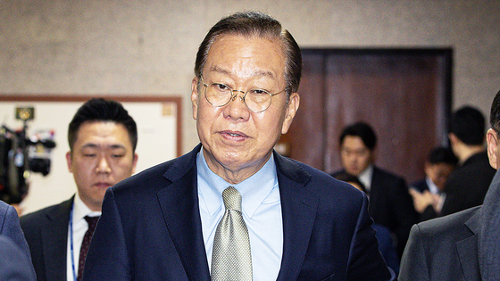 권영세 국민의힘 비상대책위원장이 지난 7일 오후 서울 여의도 국회에서 열린 비상대책위원회의·선거관리위원회의를 마친 후 회의장을 나서고 있다. 뉴스1