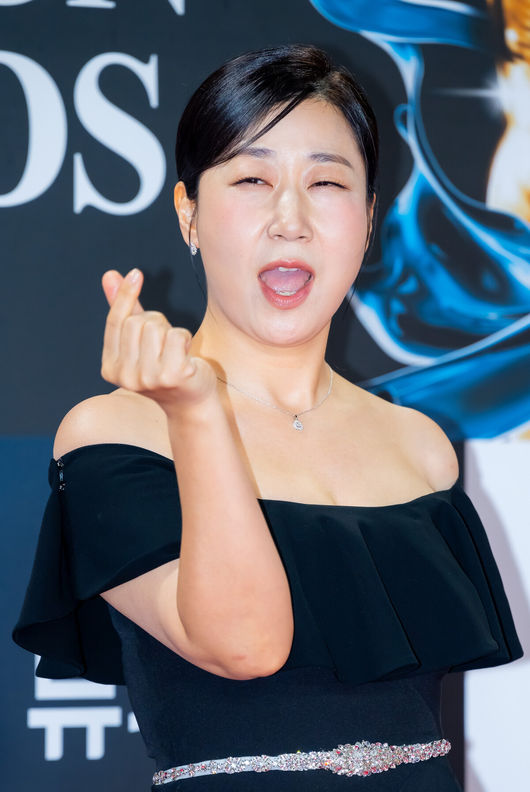 [OSEN=민경훈 기자] 제45회 청룡영화상 레드카펫 행사가 29일 오후 서울 여의도 KBS홀 앞 광장에서 진행됐다.한편,‘제45회 청룡영화상’은 29일 오후 서울 여의도 KBS홀에서 개최된다. 진행은 배우 한지민, 이제훈이 맡는다.배우 라미란이 레드카펫을 밟고 있다. 2024.11.29 / rumi@osen.co.kr