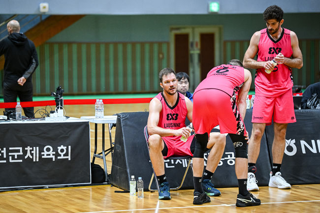[사진] 단 3명으로 3x3 농구 풀타임을 뛴 스위스 로잔 / KXO