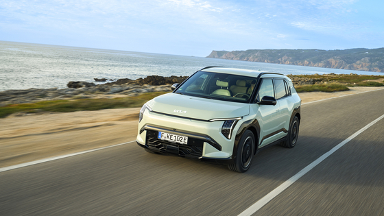 기아의 소형 전기 크로스오버차(CUV) EV3. EV3는 2025 탑기어 전기차 어워즈에서 최고의 크로스오버 전기차로 뽑혔다. 사진 기아