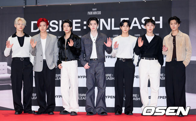 [OSEN=이대선 기자] 11일 오후 서울 메가박스 코엑스에서 그룹 엔하이븐의 미니 6집 ‘DESIRE : UNLEASH’의 콘셉트 시네마(DESIRE Concept Cinema) 프리미어 이벤트가 열렸다.엔하이픈은 내달 5일 미니 6집 ‘DESIRE : UNLEASH’로 7개월만에 컴백한다. ‘DESIRE : UNLEASH’는 사랑하는 너에게 느끼는 욕망을 엔하이픈만의 감정으로 전달하는 스토리를 담은 앨범이다.엔하이픈이 레드카펫을 밟고 있다. 2025.05.11 /sunday@osen.co.kr