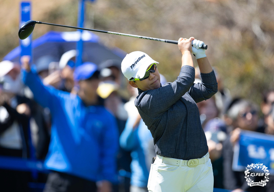 신지애가 JLPGA 투어 메이저 대회 살롱파스컵에서 우승하며 개인 통산 66승째를 거뒀다. 사진은 지난 4월 KLPGA 투어 두산건설 위브 챔피언십에 출전한 신지애. 사진 KLPGA