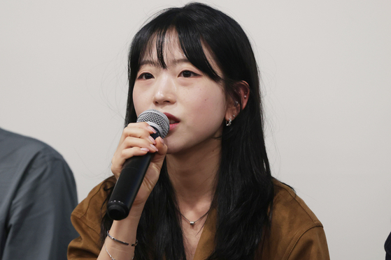 지난해 열린 서울예술단 창작가무극 '천 개의 파랑'제작발표회에 참여한 천선란 작가. 그는 지난 10일 SNS를 통해 영화화 소식을 반기는 게시물을 올리기도 했다. 연합뉴스