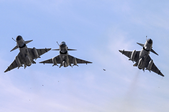 파키스탄 공군의 중국산 전투기 J-10. AFP=연합뉴스