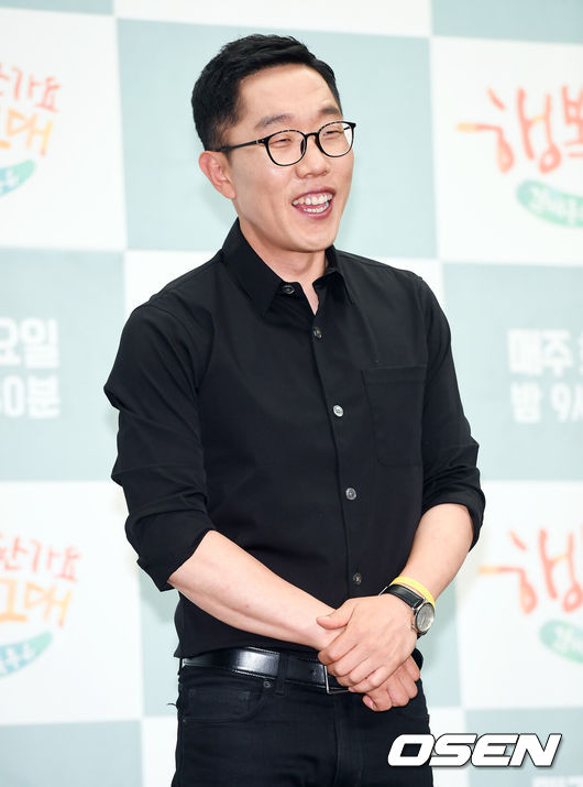 [OSEN=박준형 기자]  18일 오후 서울 상암동 스탠포드호텔에서 진행된 JTBC 신규 예능 '김제동의 톡투유2:행복한가요 그대' 제작발표회에서 김제동이 포즈를 취하고 있다. / soul1014@osen.co.kr