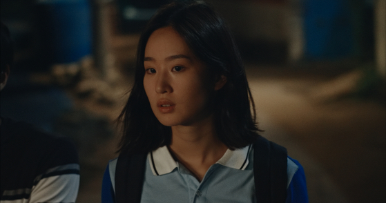 감독은 프로그램 '스트릿 우먼 파이터' 속 '맨 오브 우먼' 미션에서 'It's raining man'을 소화하는 효우의 모습을 보고 캐스팅을 했다. 류 감독은 "역동적인 움직임을 쓰는 스트릿 장르 '크럼프'를 주로 해내는 와중에도 애절하고 처연한 표정을 보여주는 댄서 효우의 매력을 카메라로 담고 싶었다"고 전했다. 사진 트리플픽처스