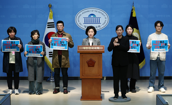 지난 3월 여의도 국회에서 미국 GMO 감자 수입 승인 반대 기자회견이 열렸다. [뉴스1]