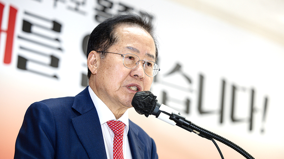 국민의힘 3차 경선에 진출하지 못한 홍준표 전 대구시장이 지난달 29일 오후 서울 여의도 자신의 캠프 사무실에서 소회를 밝히고 있다. 뉴스1