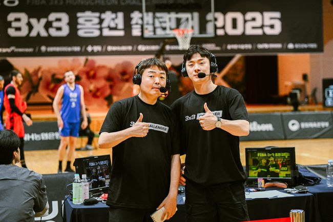[사진] 홍천 챌린저 중계를 맡은 김기웅 캐스터(좌)와 박찬웅 캐스터(우) / KXO