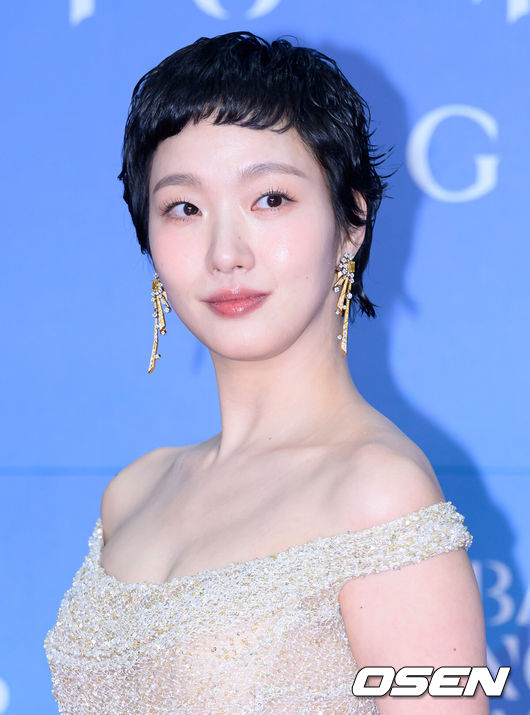 [OSEN=이대선 기자] 5일 오후 서울 강남구 코엑스 D홀에서 ‘제61회 백상예술대상 with 구찌’ 레드카펫 행사가 열렸다.방송·영화·연극을 아우르는 국내 유일무이 종합 예술 시상식 ‘제61회 백상예술대상 with 구찌’는 JTBC·JTBC2·JTBC4에서 동시 생중계, 프리즘·네이버TV·치지직에서 디지털 생중계된다.배우 김고은이 레드카펫을 밟고 있다. 2025.05.05 /sunday@osen.co.kr