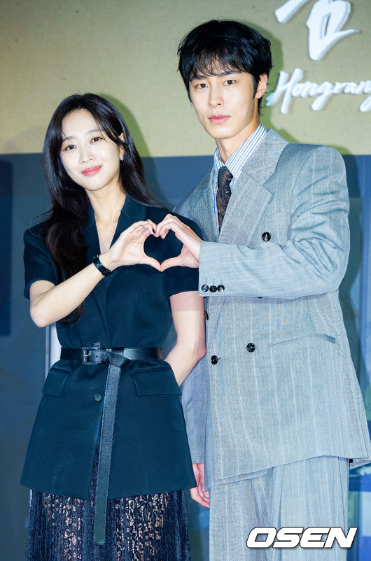 [OSEN=민경훈 기자] 13일 오후 서울 구로구 라마다 서울 신도림에서 넷플릭스 시리즈 '탄금' 제작발표회가 열렸다.