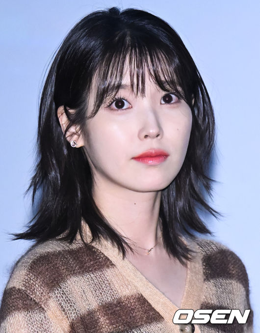 [OSEN=최재현 기자] 30일 오후 서울 롯데시네마 김포공항점에서  영화 '드림' 무대인사가 진행됐다.가수 겸 배우 아이유가 무대인사를 하고 있다. 2023.04.30 /hyun309@osen.co.kr