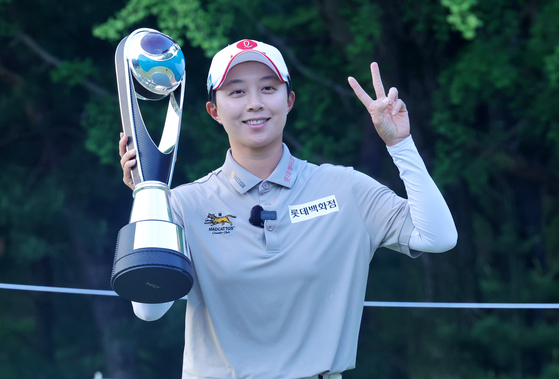LET 아람코 챔피언십을 2연패한 김효주가 여자골프 세계랭킹 7위로 올라섰다. 연합뉴스