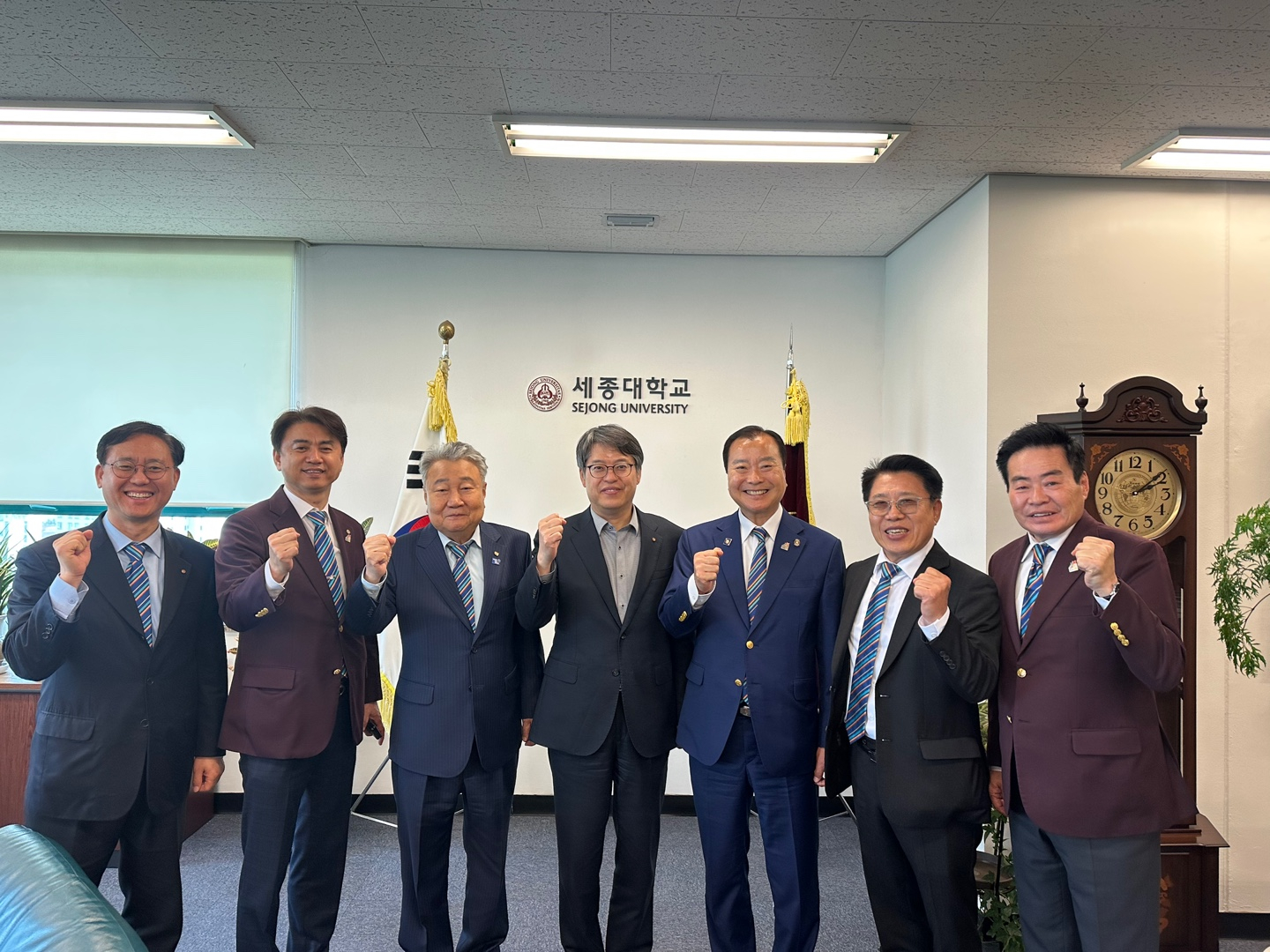 ▲세종대 엄종화 총장과 조홍규 총재 기념찰영