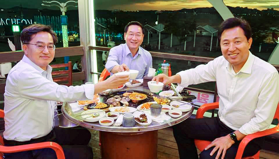 지난 2022년 오세훈 서울시장·김동연 경기지사·유정복 인천시장 등 수도권 3개 광역단체장이 인천시 중구 월미도에서 만나 수도권 매립지 4자 협의체를 가동하기로 했다.   [사진 인천광역시]