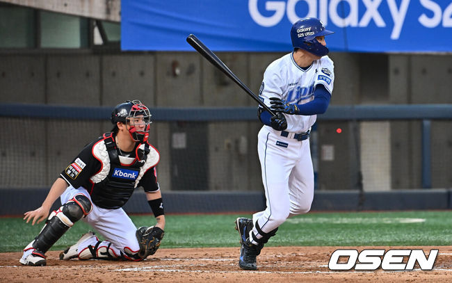 [OSEN=포항, 이석우 기자] 13일 포항야구장에서 2025 신한 SOL 뱅크 KBO 리그 삼성 라이온즈와 키움 히어로즈의 경기가 열렸다. 홈팀 삼성은 이승현이 선발로 출전하고, 방문팀 KT는 헤이수스가 선발로 출전했다.삼성 라이온즈 구자욱이 2회말 1사 만루 중견수 앞 2타점 안타를 치고 있다. 2025.05.13 / foto0307@osen.co.kr