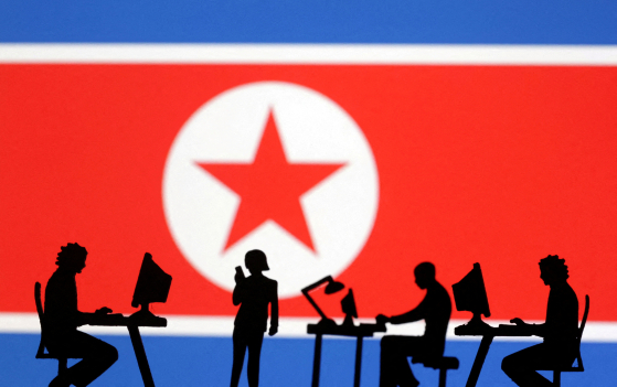 북한 인공기와 IT 인력 이미지를 합성한 사진. 로이터=연합뉴스
