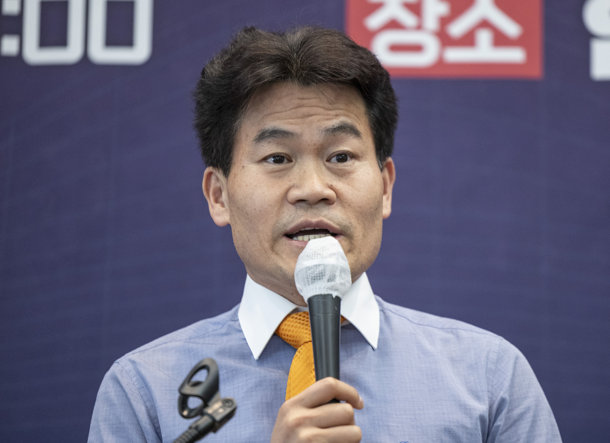 한국사 강사 전한길씨가 지난달 16일 서울 중구 프레스센터 국제회의장에서 열린 ‘국민이 국민을 지킨다! 국민수사대 출범식’에 참석해 축사하고 있다. 연합뉴스