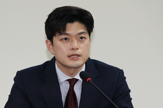 국민의힘 비상대책위원장에 내정된 김용태 의원이 13일 오전 서울 여의도 국회 의원회관에서 열린 한국-호주-베트남 석탄재 핵심광물화 사업 간담회에서 인사말을 하고 있다. 뉴스1