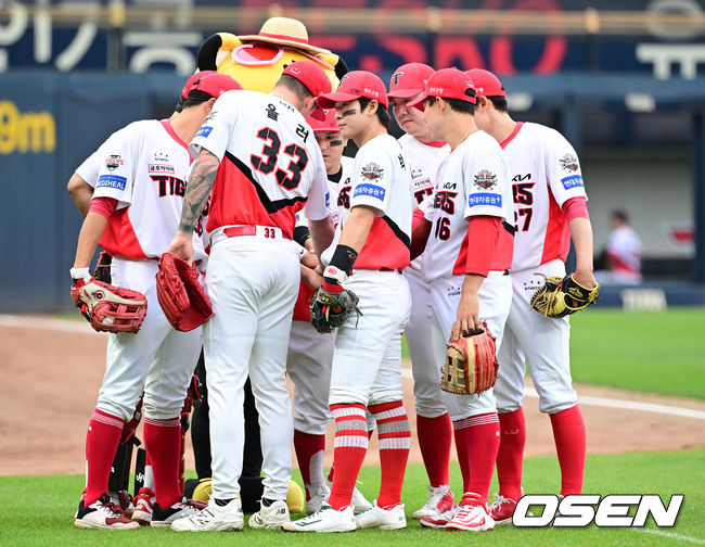 [OSEN=광주, 김성락 기자] 경기 시작에 앞서 KIA 선수들이 결의를 다지고 있다. 2025.05.15 / ksl0919@osen.co.kr  