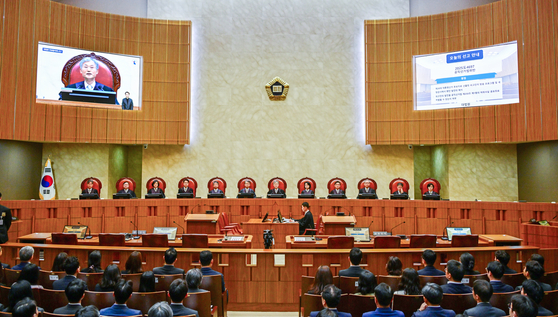 대법원 전원합의체는 5월 1일 더불어민주당 이재명 후보의 공직선거법상 허위사실공표 혐의에 대한 상고심에서 이 후보의 항소심 무죄를 파기하고 유죄 취지로 환송했다. [사진공동취재단]