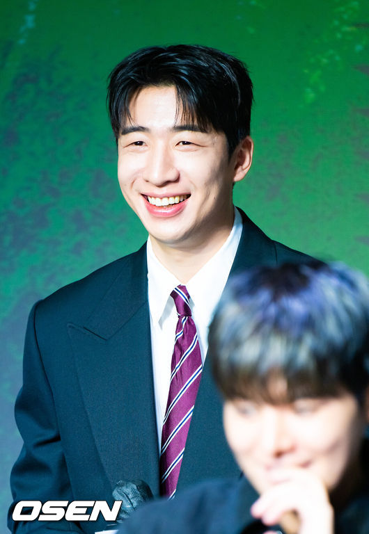 [OSEN=박준형 기자] 21일 서울 마포구 호텔나루에서 넷플릭스(Netflix) 시리즈 ‘약한영웅 Class 2’의 제작발표회가진행됐다.배우 박지훈과 려운, 최민영, 유수빈, 배나라, 이민재, 이준영가 출연하는 ‘약한영웅 Class 2’는 지난 2022년 센세이션을 일으키며 학원 액션 성장 드라마의 신기원을 연 ‘약한영웅 Class 1’의 두 번째 이야기다.배우 유수빈이 미소 짓고 있다  2025.04.21 / soul1014@osen.co.kr