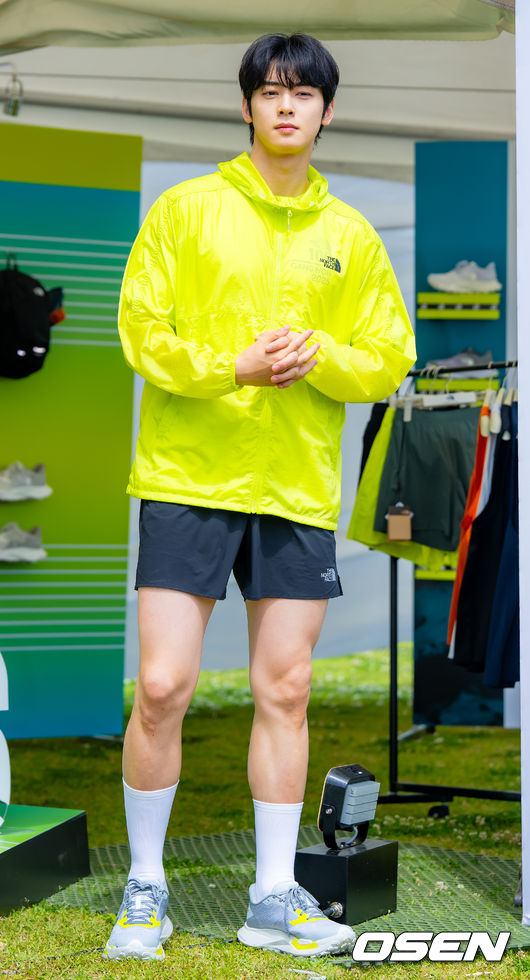 [OSEN=강릉, 민경훈 기자] 가수 겸 배우 차은우와 함께하는 국제 트레일러닝 대회‘TNF100강원' 행사가 17일 강원도 강릉시 초당동 경포호수광장에서 열렸다.