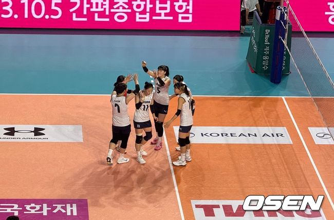2024-2025시즌을 끝으로 은퇴한 ‘배구여제’ 김연경이 세계적인 스타들과 함께 오랜만에 팬들 앞에서 뛰었다. / OSEN DB