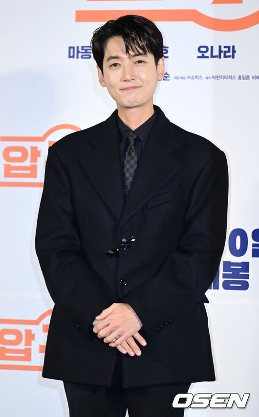 [OSEN=김성락 기자] 17일 오후 서울 용산구 한강대로 CGV 용산아이파크몰에서 영화 ‘압꾸정’ 제작발표회가 열렸다. 배우 정경호가 포토타임을 갖고 있다. 2022.11.17 /ksl0919@osen.co.kr