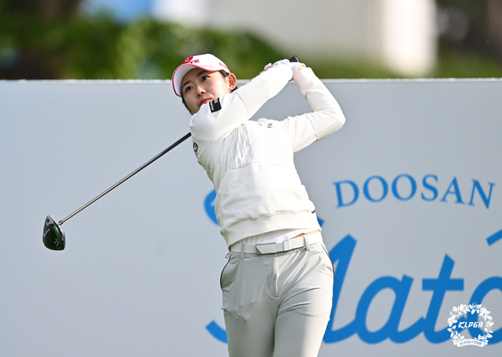 황유민이 KLPGA 두산 매치플레이 챔피언십 결승에 올라 이예원과 우승 트로피를 놓고 마지막 승부를 벌인다. 사진 KLPGA
