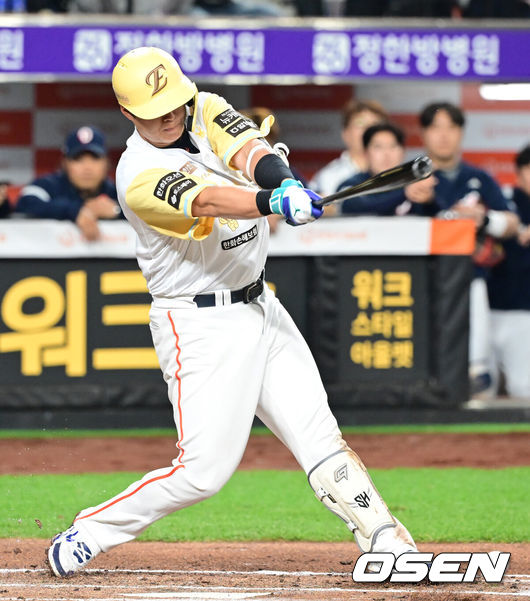 [OSEN=대전, 김성락 기자] 6회말 무사 만루 한화 노시환이 투수 앞 땅볼로 병살타를 치고 있다.  2025.05.13 / ksl0919@osen.co.kr