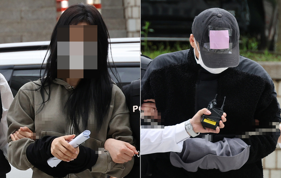 축구 국가대표팀 주장 손흥민의 아이를 임신했다고 주장하며 손씨에게 돈을 뜯어내려 한 20대 여성 양모씨(왼쪽)와 40대 남성 용모씨가 17일 영장실질심사를 받기 위해 서울중앙지법에 들어서고 있다. 연합뉴스