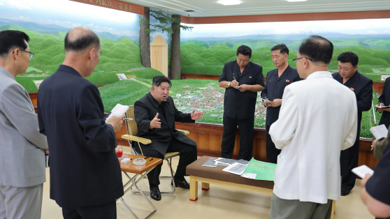 노동신문은 김정은 국무위원장이 지난해 7월 11일과 12일 이틀에 걸쳐 삼지연시 건설사업 전반을 현지 지도했다고 보도했다. 뉴스1