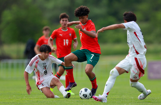 포르투갈 U15 국가대표팀으로 활약하는 크리스티아누 호날두 주니어(가운데). [AFP=연합뉴스]