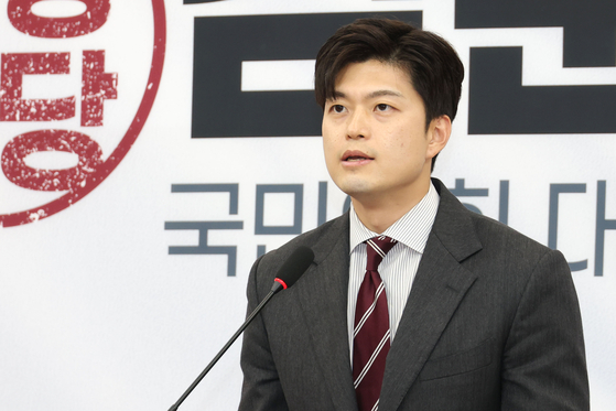 김용태 국민의힘 비상대책위원장이 21일 오후 서울 여의도 국회에서 기자회견을 하고 있다. 뉴스1