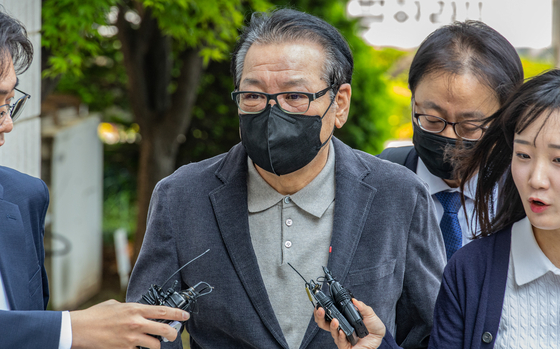 억대 불법 정치자금 수수 혐의로 불구속 기소된 무속인 '건진법사' 전성배씨. 뉴스1
