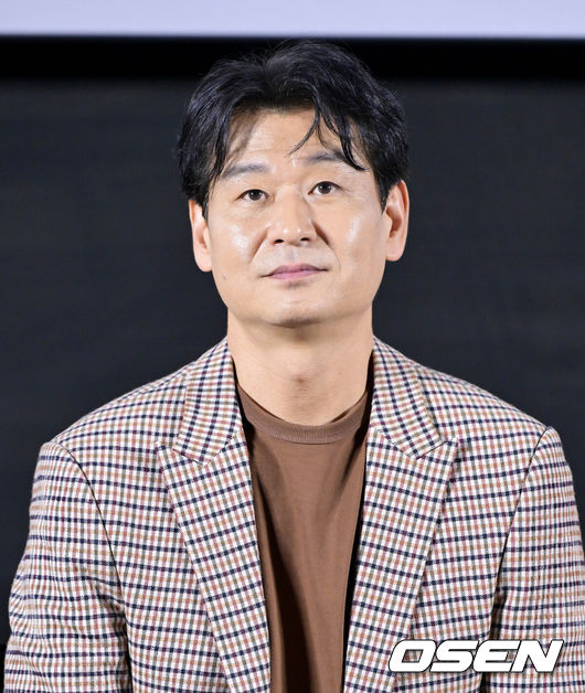 [OSEN=조은정 기자]영화 ‘용감한 시민(감독 박진표)’ 쇼케이스가 11일 서울 강남구 메가박스 코엑스에서 열렸다.배우 박혁권이 관객과의 시간을 갖고 있다. 2023.10.11 /cej@osen.co.kr