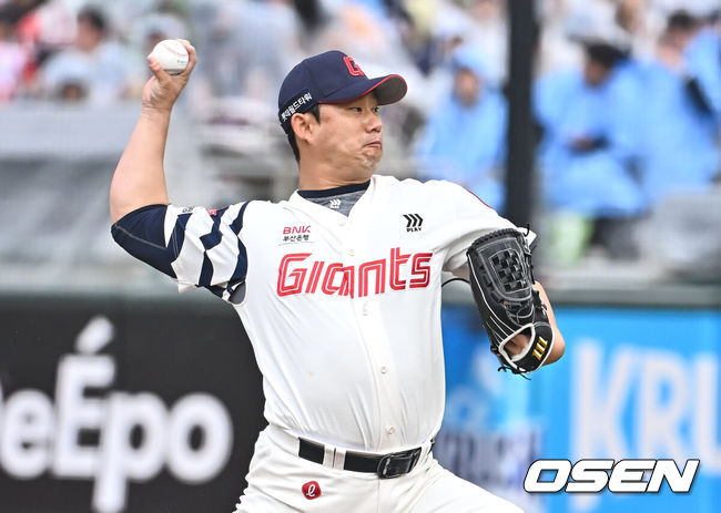 [OSEN=부산, 이석우 기자] 6일 부산 사직야구장에서 2025 신한 SOL 뱅크 KBO 리그 롯데 자이언츠와 SSG 랜더스의 경기가 열렸다. 홈팀 롯데는 박세웅, 방문팀 SSG는 문승원이 선발 출전했다.롯데 자이언츠 김상수가 역투하고 있다. 2025.05.06 / foto0307@osen.co.kr