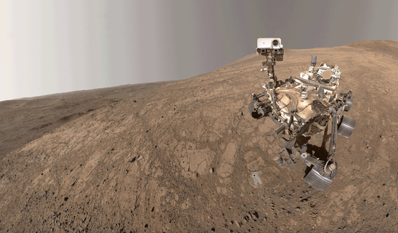 나사(NASA)의 화성 탐사 로버 '퍼시비어런스'가 지난 10일 찍은 사진. AP=연합뉴스