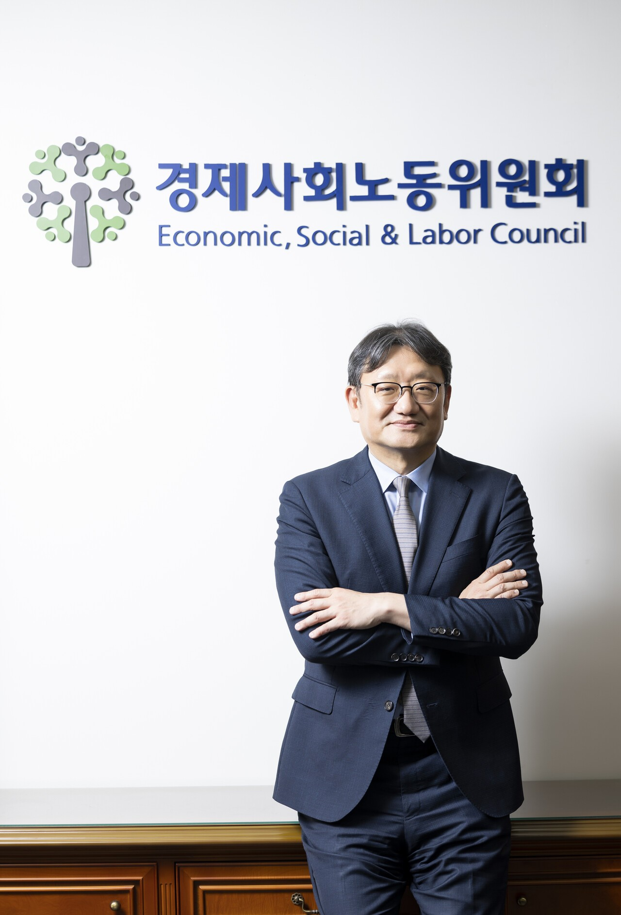 권기섭 경제사회노동위원회 위원장은 지난 14일 서울 종로구 경사노위 사무실에서 “노동 문제는 거시적이고 균형있게 봐야 문제를 해결할 수 있다”고 했다. 최영재 기자