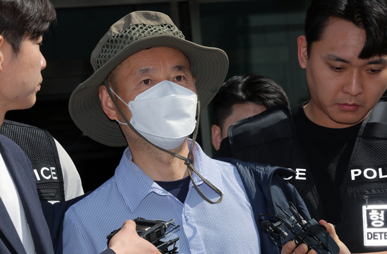 금전 문제로 갈등을 빚은 지인과 평소 앙심을 품었던 이웃 등 4명을 살상한 혐의로 체포된 피의자 차철남(56·중국 국적). 뉴스1